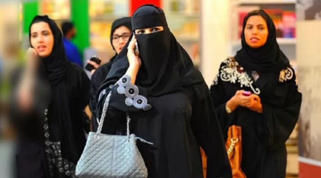 بدون قيود.. قانون جديد يسمح بارتداء هذه الملابس في السعودية وحجز الفنادق دون عقد زواج لأول مرة