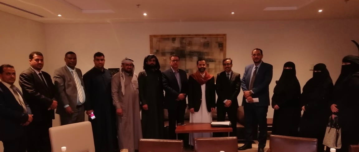 الشيخ حميد الأحمر يدلي بتصريح  عاجل ومفاجئ وغي متوقع حول أحمد علي صالح وابن عمه طارق وجميع آل صالح 