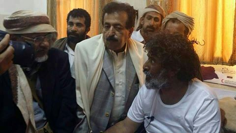 قائد عسكري محنك لا يقود المعارك ضد الحوثيين بالتصريحات بل بسلاحه الشخصي وفي مقدمة صفوف جنوده .. تعرف عليه 