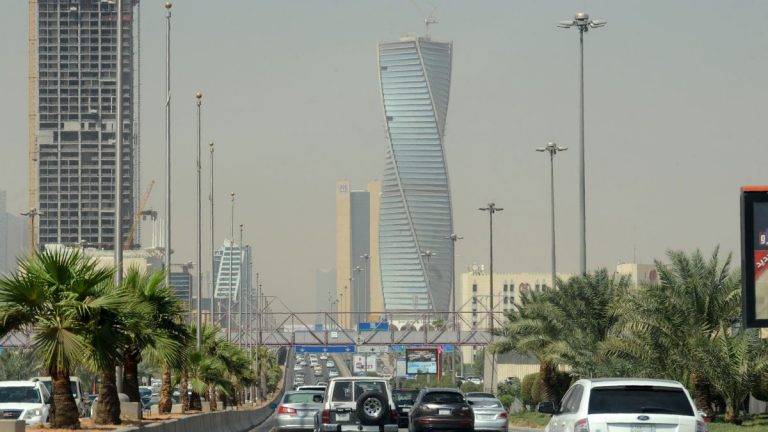 قرار سعودي هام بمنع دخول " 3" قيادات بـ" الإنتقالي " يتصدرهم " الزبيدي" آراضي المملكة وضابط سعودي كبير يكشف السبب !