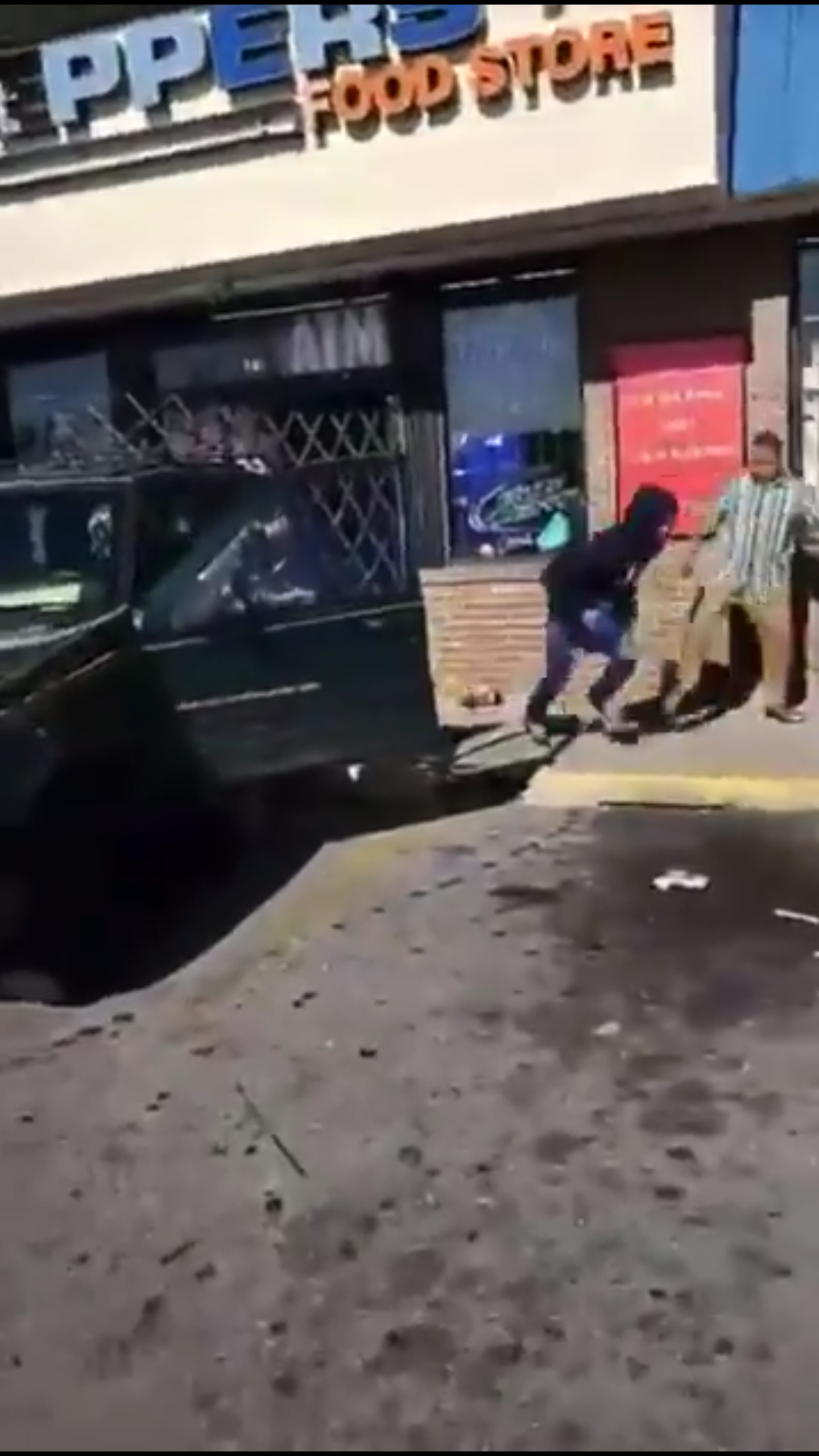 هذا ما يحدث لليمنيين في أمريكا عقب المظاهرات العارمة اليوم