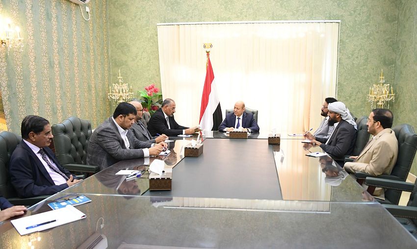مجلس القيادة الرئاسي يفاجئ الجميع بإصدار قرار يوقف نقل مقرات البنوك إلى عدن