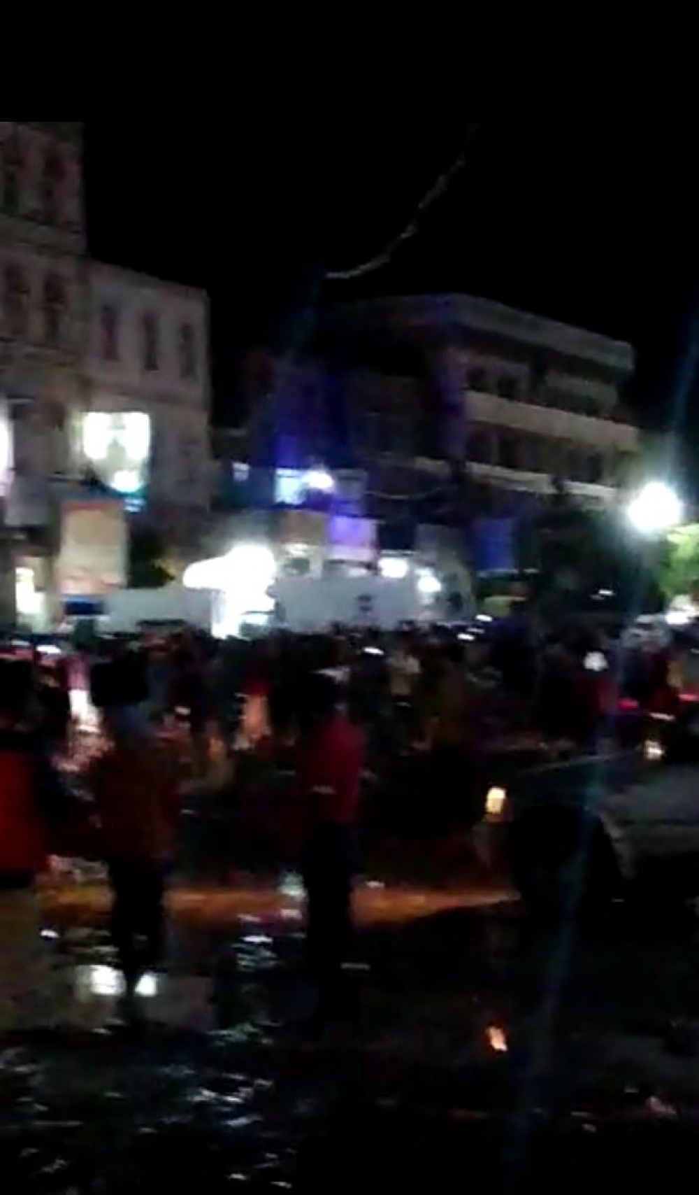 شاهد    : أول فيديو لـ فتح الأعيرة النارية على صدور المواطنين في  الانتفاضة الشعبية العارمة ضد الحوثيون في هذه المحافظة 