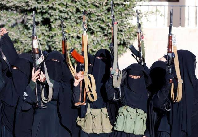 عاجل..قوات نسائية تابعة لميليشا الحوثي يقتحم مدارس في صنعاء ويهددن مدرسات ”تفاصيل”