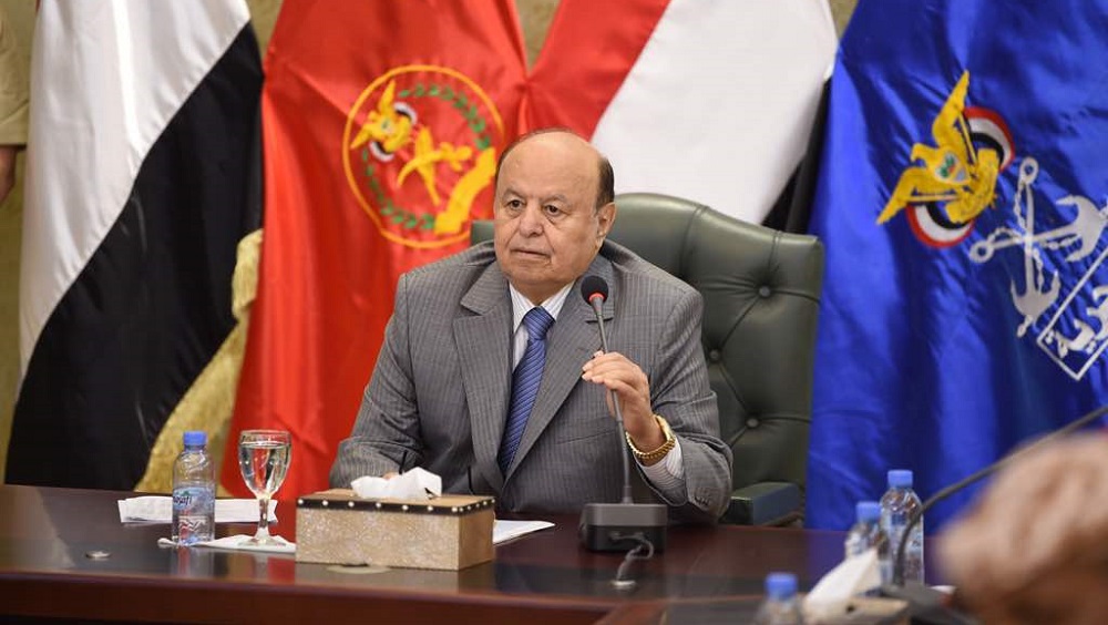 في تصعيد خطير ( شاهد ) كيف فتحت الصحف السعودية النار على حكومة الرئيس " هادي " لأول مرة بهجوم لاذع وتتهمها بالفساد والتآمر مع الأعداء