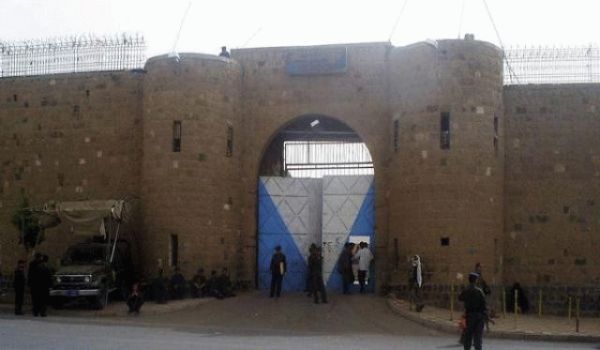 قطران من داخل السجن..احتشدوا صعدوا ثوروا في وجه السجان..وأسرته تحمل زعيم المليشيا المسؤولية عن حياته