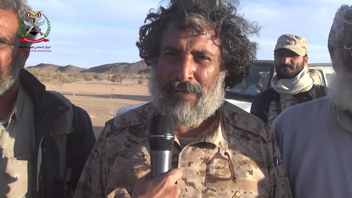 شاهد : فيديو مؤثر للعكيمي وهو بهذه الهيئة وبهذا المكان بعد ما حدث من معارك طاحنة للحزم قبل ساعات .. (تفاصيل الرسالة التي وجهها )
