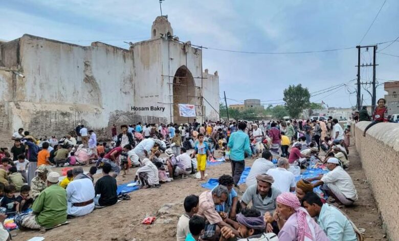 برعاية محافظ الحديدة..شباب حيس ينظمون الإفطار الجماعي الأول بالمديرية 