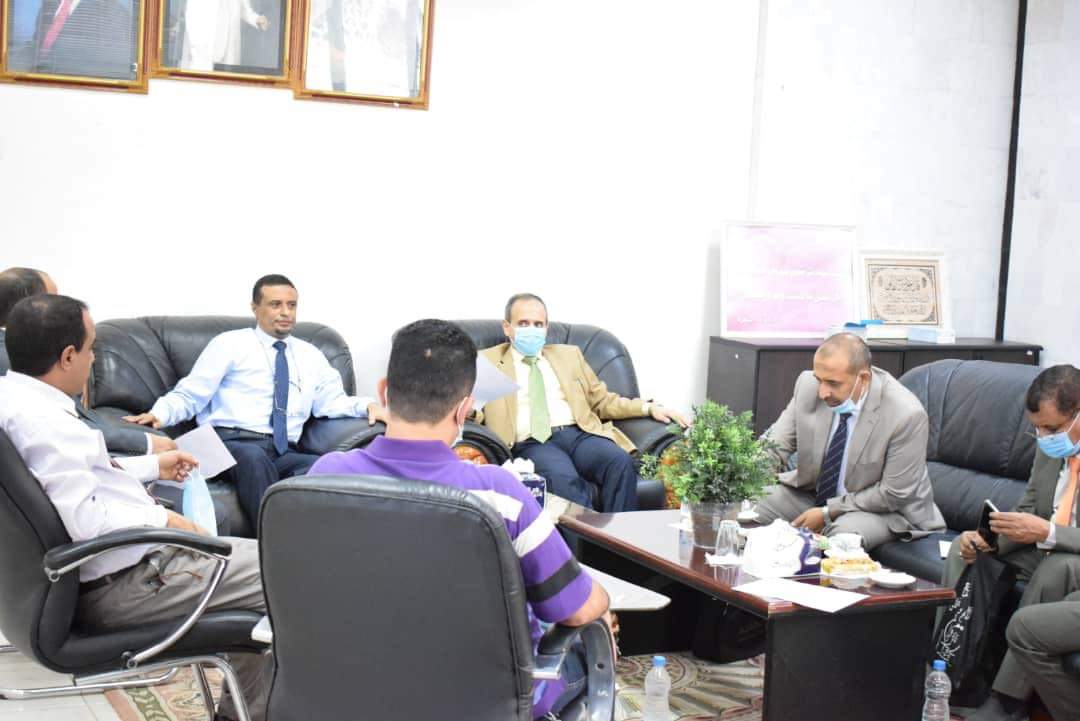 اجتماع يناقش آلية استئناف العام الجامعي في تعز