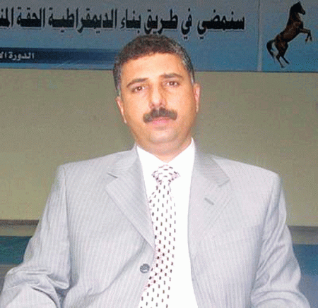 هذا هو الشخص الذي خان الرئيس الراحل " صالح "  في اللحظات الأخيرة وكان أقرب الناس لقلبه .. وهذا ما قاله عقبَ ظهوره بعد غياب طويل