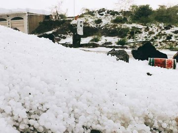 لأول مرة بهذا الشكل وفي تاريخ اليمن .. مدينة يمنية يتساقط منها الثلوج وكأنها جزء من روسيا (مجموعة صور تسر الناضرين )