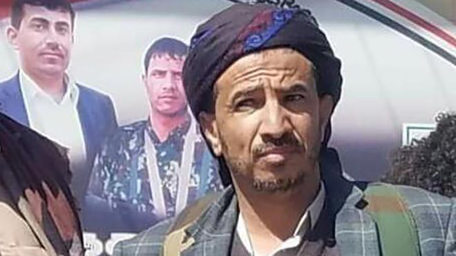 شاهد بالصورة : قائد عسكري يخون الشرعية ويوجه للرئيس هادي طعنة غادرة ويصل الى صنعاء 