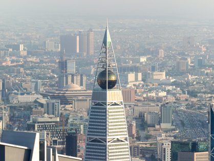 لليمنيين والمقيمين .. قرارات سعودية عاجلة تستهدف أهم بنود العمل في المملكة