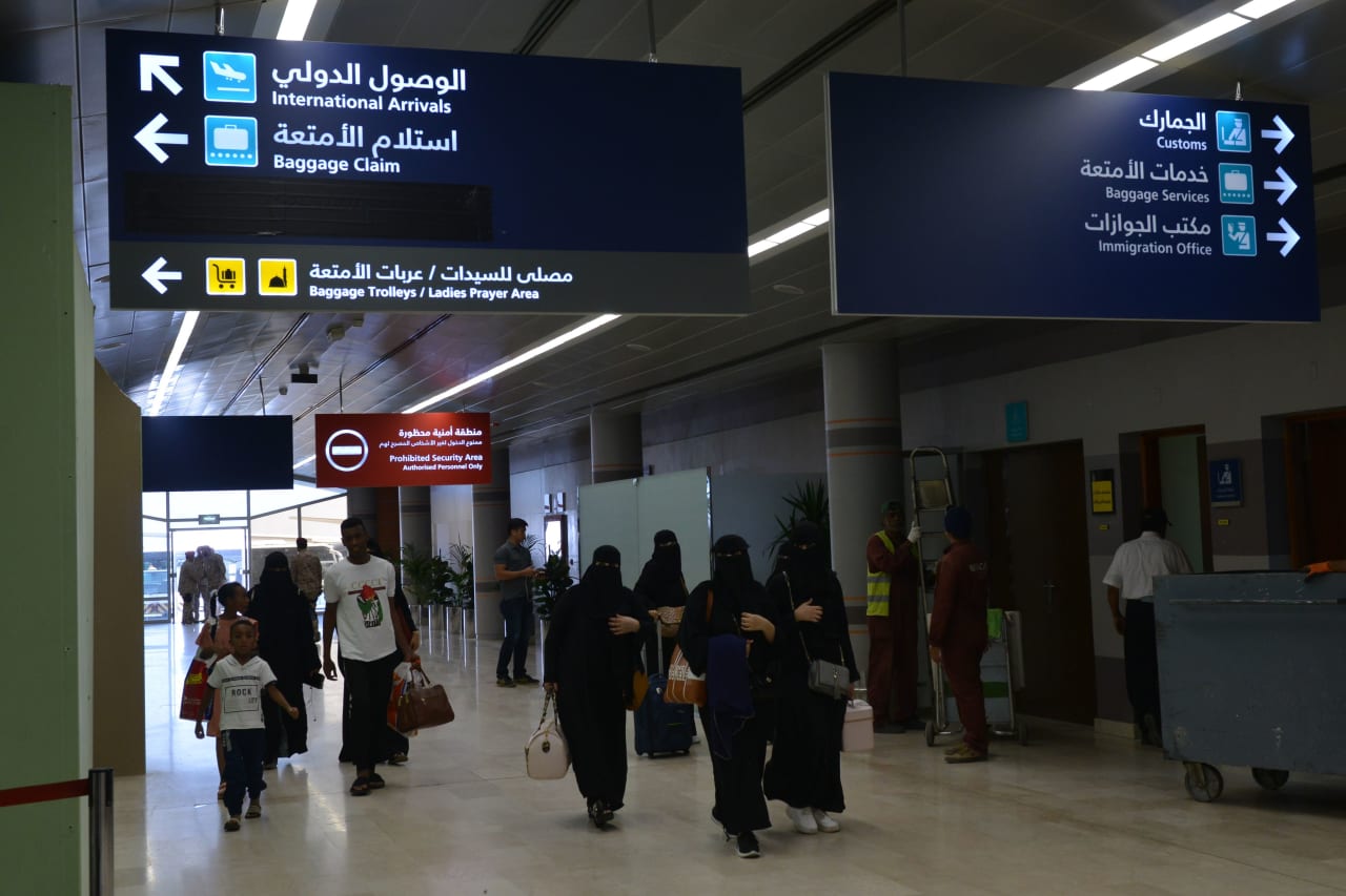 اعلان سعودي عاجل وطارئ عن حظر دخول "3 " فئات من الوافدين الى المملكة من رعايا "20" دولة (تفاصيل)