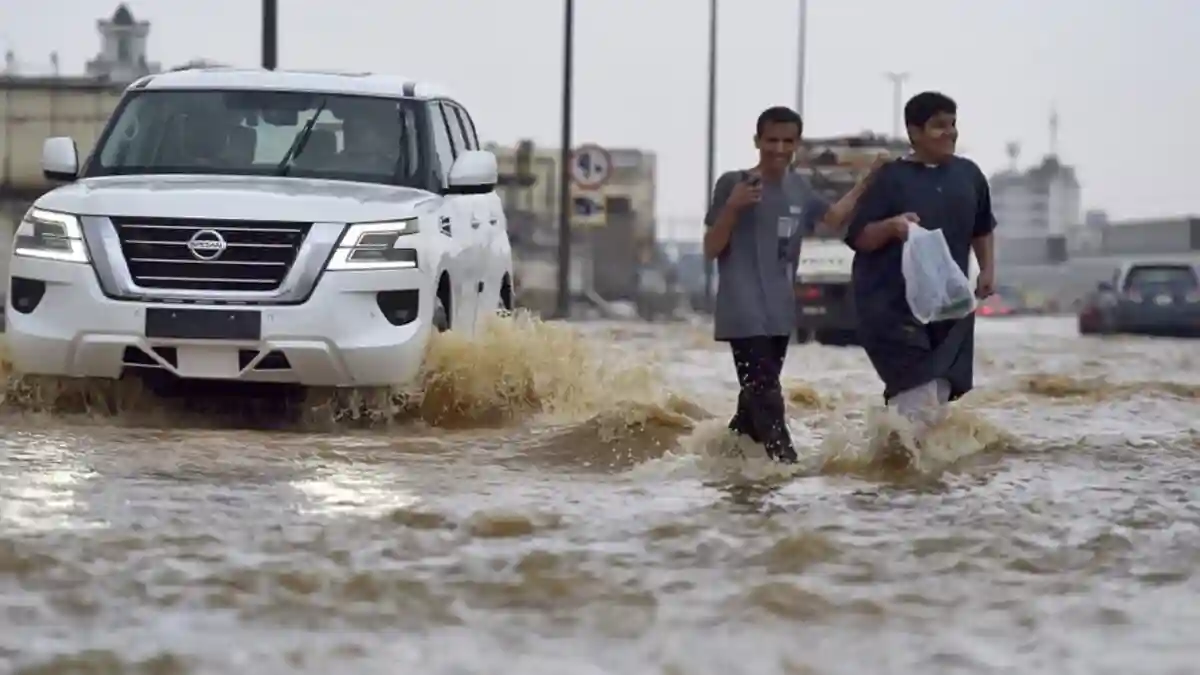 عاجل: تحذير شديد من الأرصاد الجوية السعودية عن حالة ماطرة تبدأ غداً تضرب معظم هذه المناطق !!