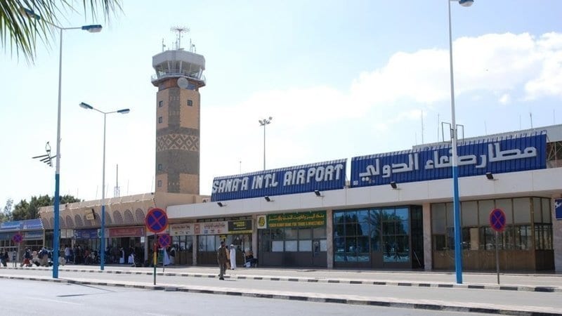 مسؤول في مطار صنعاء .. يكشف ما قام به الحوثيين بعد مغادرة أول رحلة علاجية عبر المطار إلى الأردن