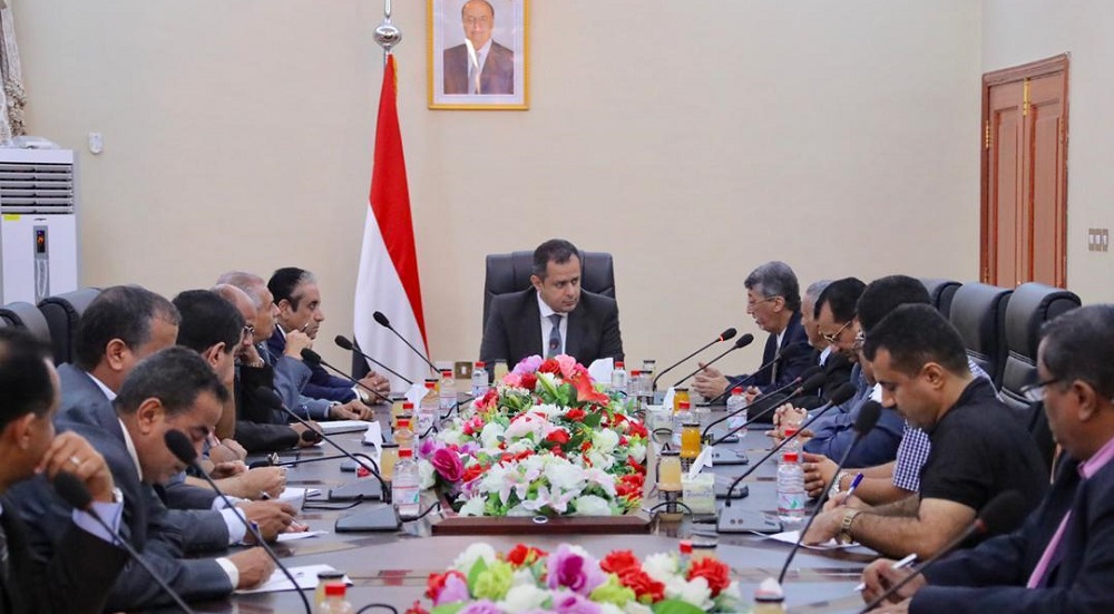 من هو الوزير اليمني الذي طالب حكومة الشرعية بتقديم الاستقالة 