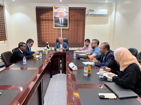 الحكومة اليمنية تدعو المجتمع الدولي لوضع خطة طوارئ عاجلة لتفادي الكارثة البيئية الناجمة عن غرق سفينة روبيمار