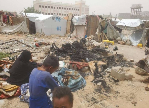 حريق يلتهم مخيمات النازحين في بيحان بشبوة 