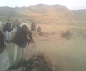 بالفيديو..وساطة حوثية تسلم جريح لغرمائه ليقتلوه امام والدته وزوجته واطفاله