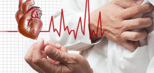 طبيب سعودي يكشف عن 4 علامات تنذر بالإصابة بأزمة قلبية عليك الحذر منها
