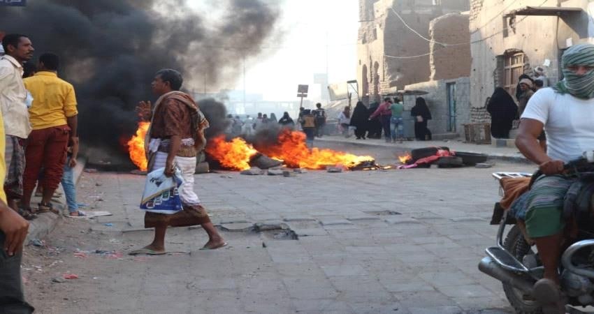 عاجل .. توقعات بـ"إندلاع ثورة الجياع"في هذة المحافظة اليمنية بعد مسيرات لقطع الطرق بسبب إرتفاع الاسعار وتردي الخدمة.
