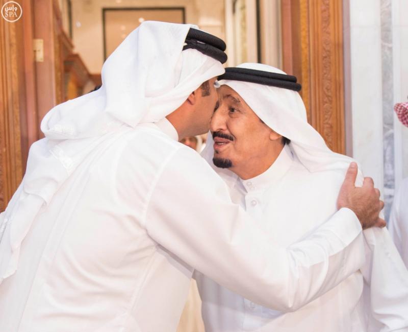 ورد الان  : العاهل السعودي يعلن موافقته الكاملة على طلب أمير قطر بشأن قناة "الجزيرة".. شاهد ردة فعل صحفي يمني يعمل فيها على الاتفاق       