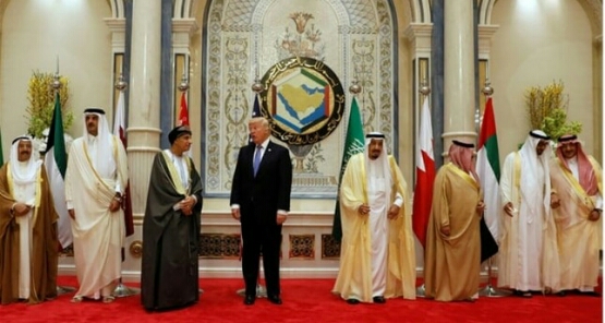 من هو الزعيم العربي الأكثر قرباً للمملكة وآعلن عدم حضوره القمة الخليجية المنعقدة اليوم بالرياض