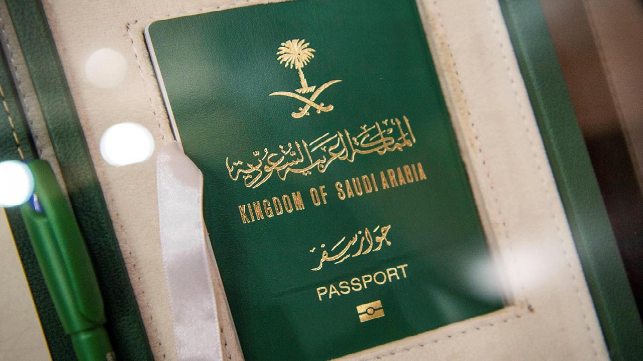الجوازات السعودية توضح طريقة تعديل الاسم في جواز السفر وشروط التجديد