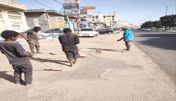 مليشيا الحوثي تدفع بالعشرات من عمال النظافة ذوي البشرة السمراء إلى جبهات القتال