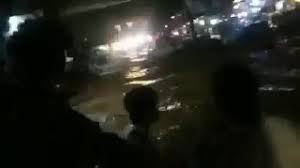 هذا ما يحدث الان في مدينة عدن سيول جارفة وحالة ترقب مخيفة للشرعية ( شاهد لصورة )
