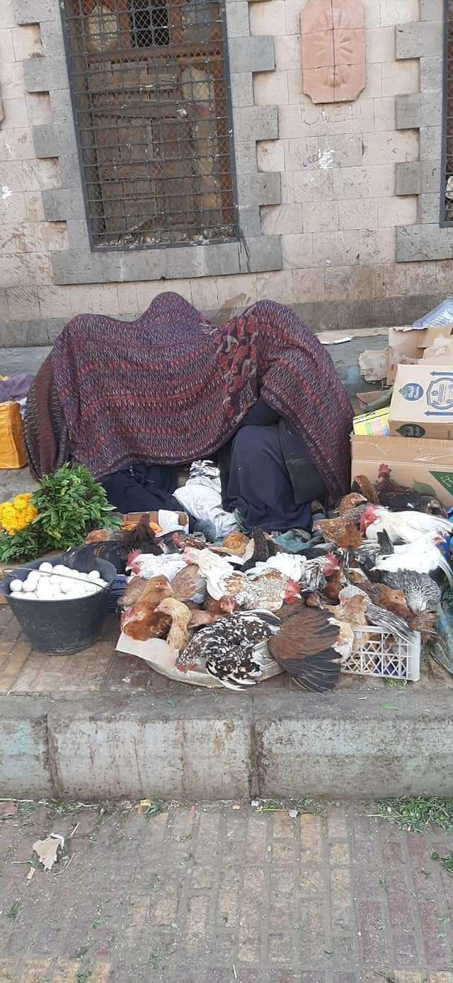 من قلب باب اليمن الشهير .. صورة تنتشر بشكل واسع وتعد الأكثر رواجاً في مواقع التواصل الاجتماعي (تعرف عليها )