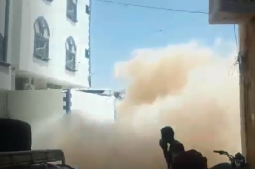 ورد الان  : انهيار مبنى فندق ضخم دون سابق انذار وسط تفاصيل هلع وخوف للمواطنين في هذه المحافظة اليمينة