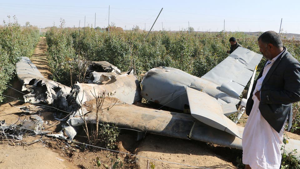 بعد رفع علم الجمهورية اليوم في أهم وأعلى المواقع الاستراتيجية وتكبيد مليشيا الحوثي.. العمالقة يسقطون قبل قليل طائرتين تابعتين للحوثي .. شاهد الصورة  