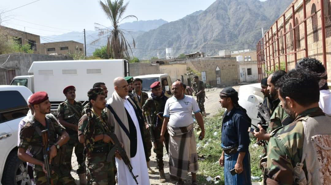 محافظ تعز يزور سجن النساء بعد تعرضه للقصف بقذائف مليشيا الحوثي