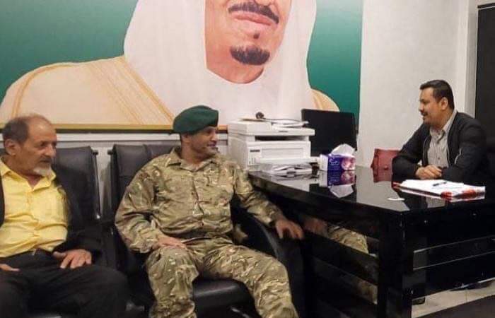 شاهد اللواء شلال شايع يظهر ببزته العسكرية في هذا المكان ؟! .. صورة