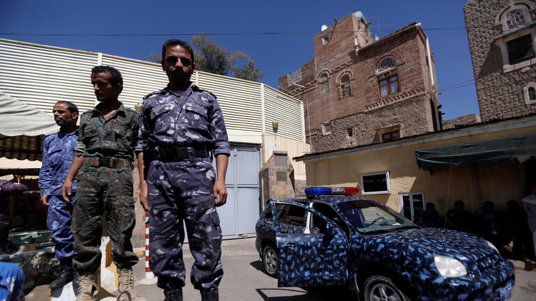  القبض على صاحب أشهر محل في قلب العاصمة بعد تورطه في قضايا دعارة وابتزاز الفتيات بصنعاء في حادثة مشابه لقضية السباعي 