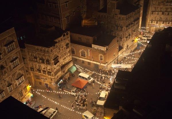 خلافاً لمجرى التاريخ .. صنعاء تغرق وتواجه فيضان ينذر بكوارث متعددة  لم تحصل من قبل في أرجاء العاصمة (صورة )