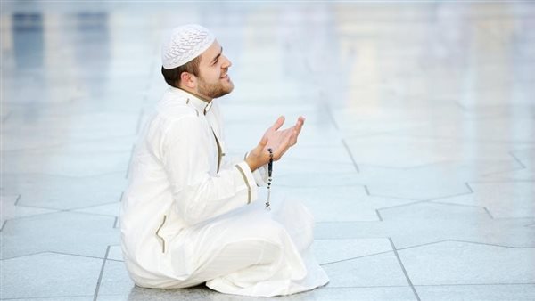 هل يجب إعادة الصلاة إذا فوجئت بتأديتها قبل موعدها بلحظات.. الإفتاء توضح