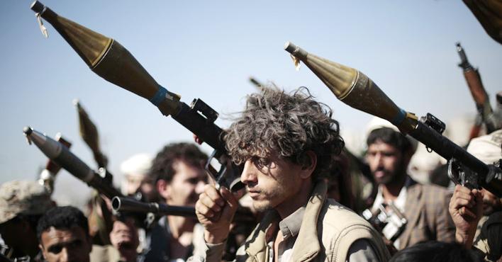 من هو المسؤول في حكومة إنقلاب الحوثي الذي نسى أن الشعب اليمني يموت جوعاً كل يوم وظهر بهذه الصورة مُعلناً دعمه المادي للشعب الصيني .. صورة 