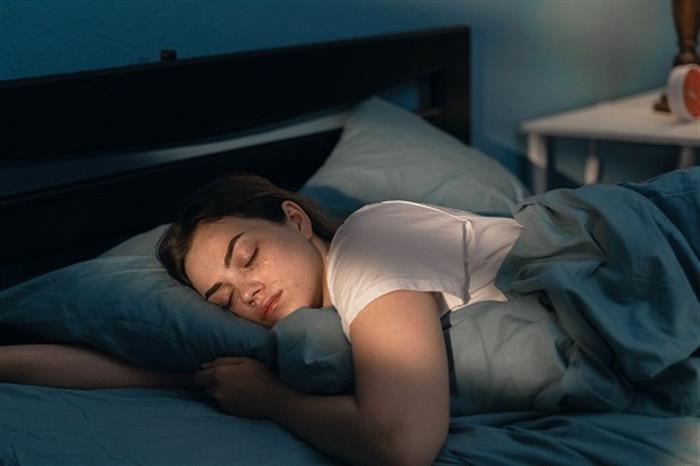 ماذا يحدث لجسمك عند النوم على وسادة مرتفعة؟.. مشكلة صحية لن تتوقعها