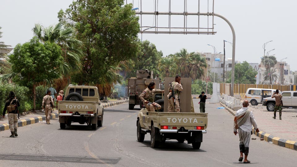 محافظة يمنية جنوبية تعلن ارسال تعزيزات عسكرية ضخمة غير مسبوقة إلى مأرب ومصدر يكشف الساعات القادمة تحمل معركة الحسم 