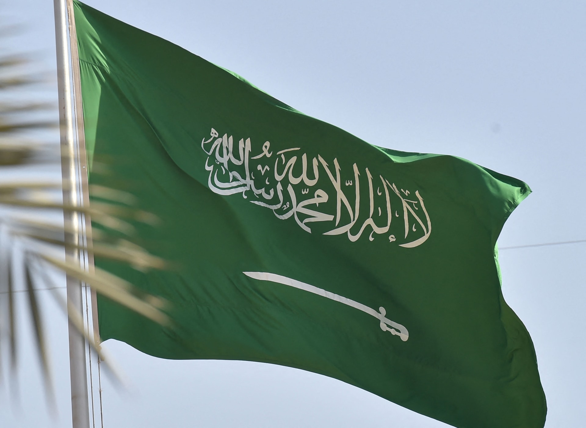 السعودية : غرامة 50 ألف ريال والسجن 3 سنوات لكل مواطن ومقيم يقوم بالتوقيع بهذه الطريقة من اليوم.. تفاصيل!