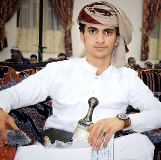 أول تعليق حكومي على جريمة اغتيال الحوثيين لأحد الشباب أمام أسرته في صنعاء 