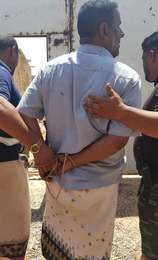 شاهد اول صورة لمن حاولو اغتيال محافظ سقطرى وهم مكبلين بالقيود .. تفاصيل أكثر  