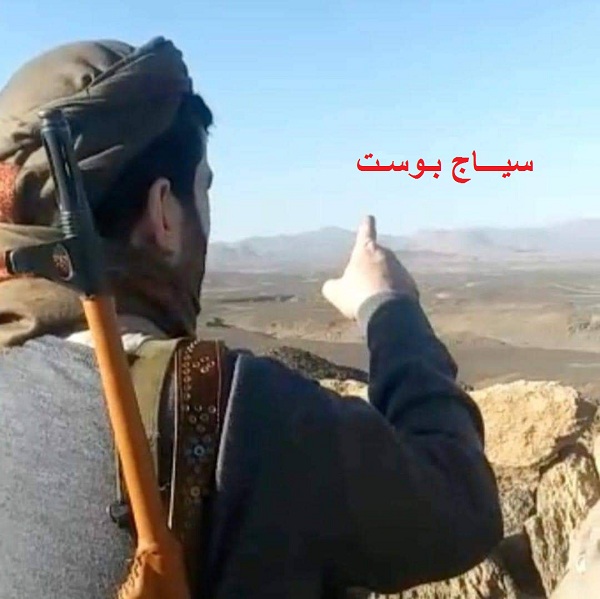 ظهور يرعب الحوثيين  لأكبر مشائخ مأرب في الجبهات الأمامية وهو يمارس هذا الفعل 