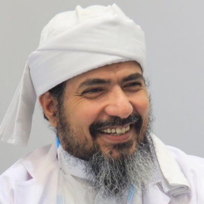 الشيخ الزنداني يعلق على صورة تجمع شاب وخطيبته من تعز اثارت جدلا واسعا ماذا قال؟ 