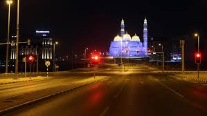 إغلاق جميع الأماكن العامة والمحلات التجارية وحظر التجوال ومنع الحركة في أول اعلان لهذه الدولة الخليجية 