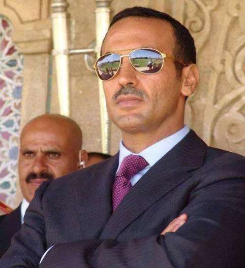 شاهد تفاصيل استلام طلاب اليمن مبالغ مالية من عائلة "صالح"