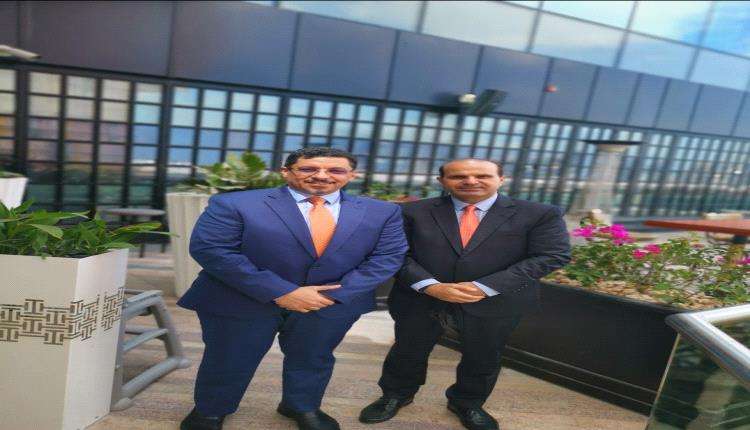 سياسي يمني بارز يكشف حقيقة ما يشاع عن تغيير في تشكيلة الحكومية الشرعية